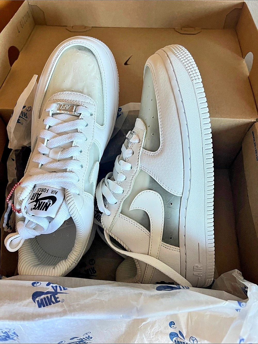 Nike Air Force 1 '07 Sneakers White US 7 New in box. Betty Boop exclusive.